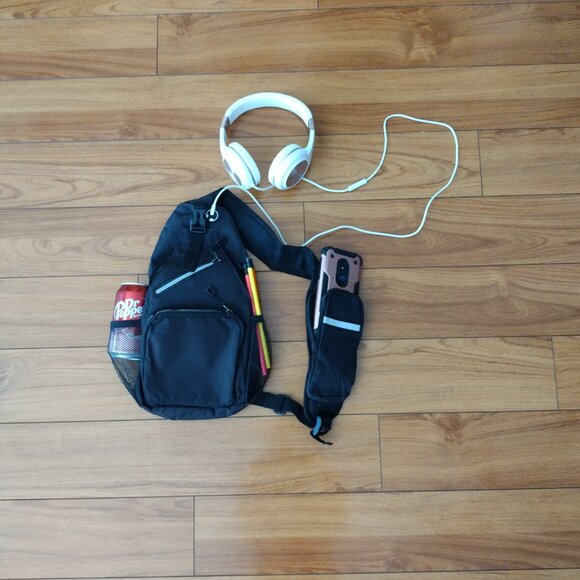 Men/Woman it's a black and gray backpack - Picture 8 of 16